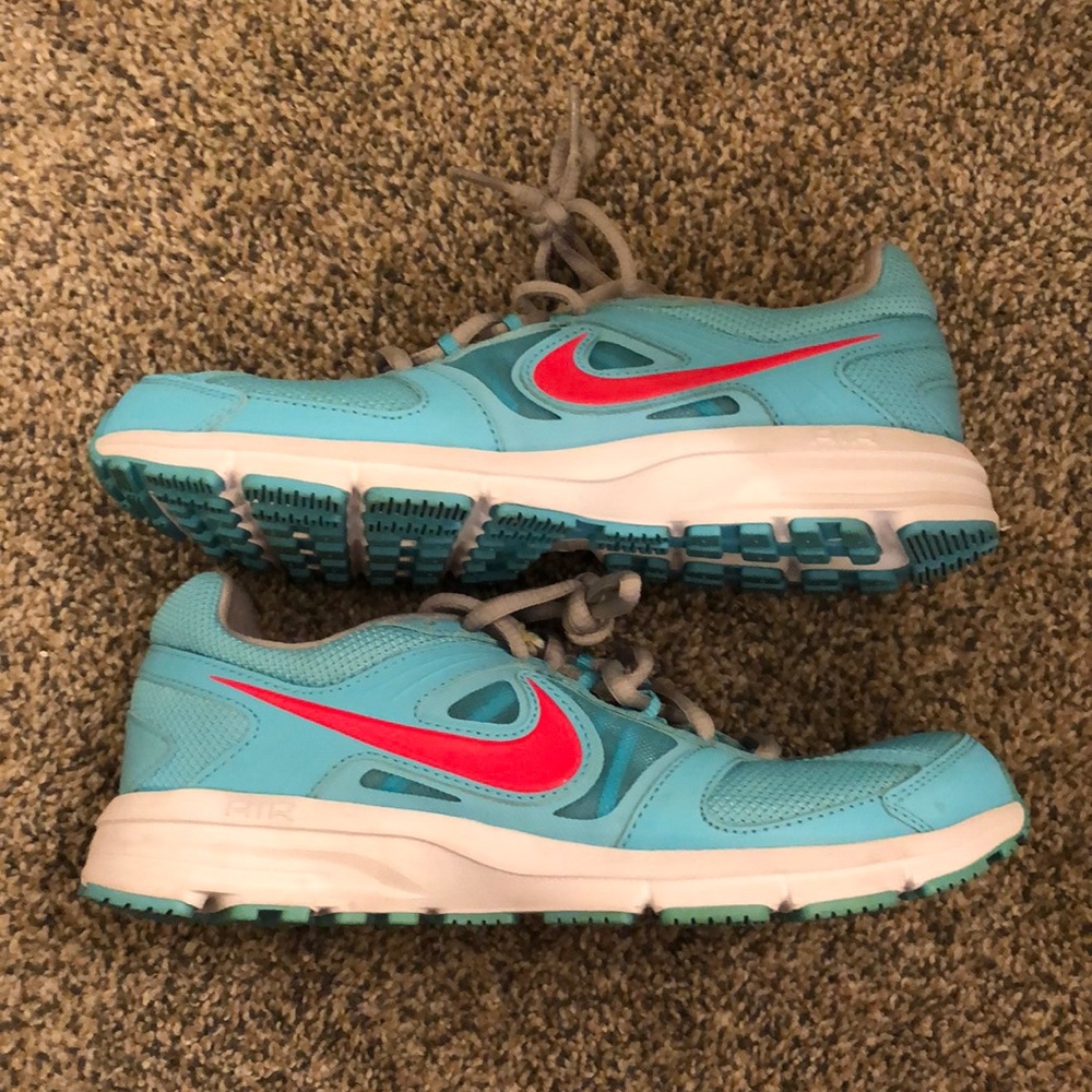 Nike air relentless running shoes.
